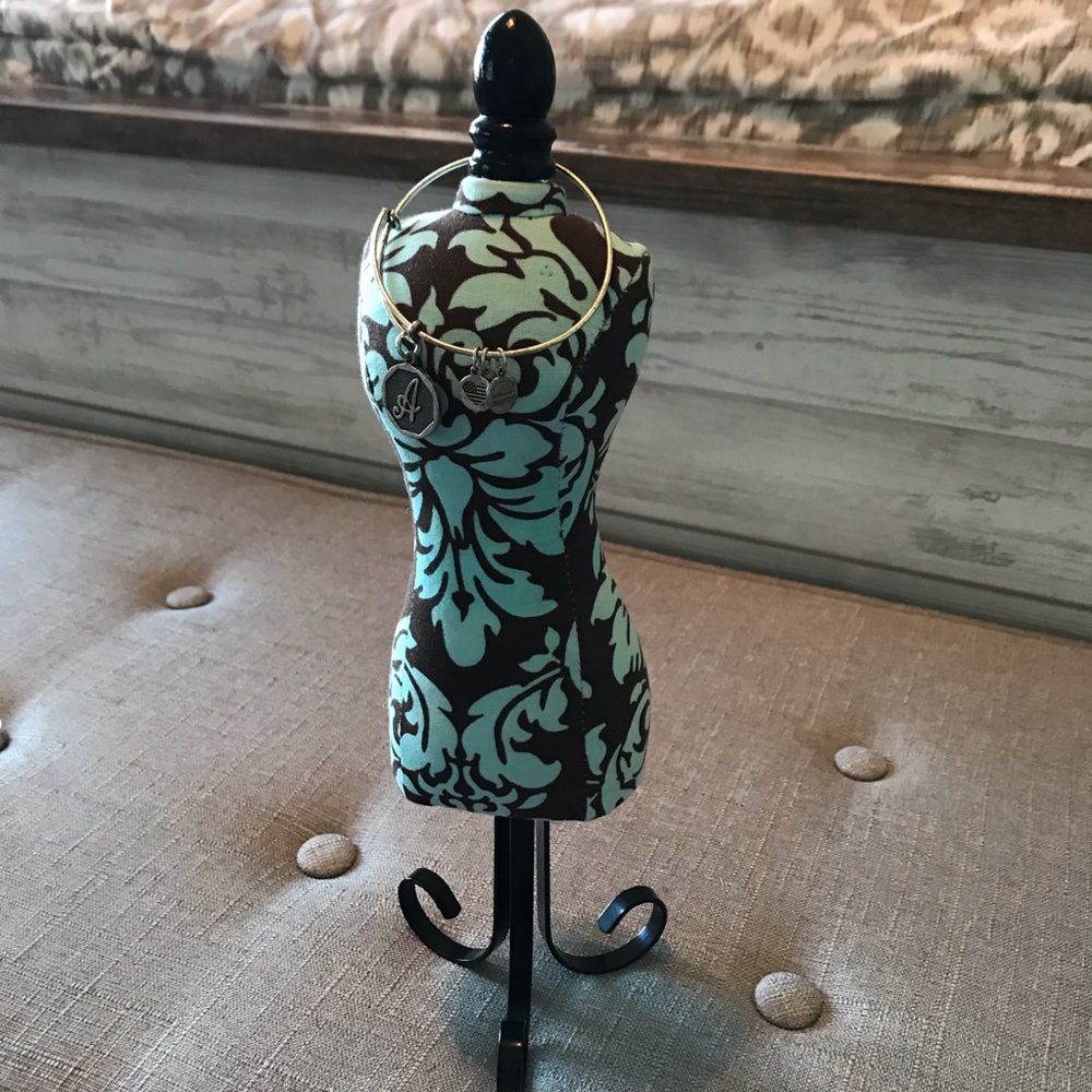 Miniature body form jewelry stand